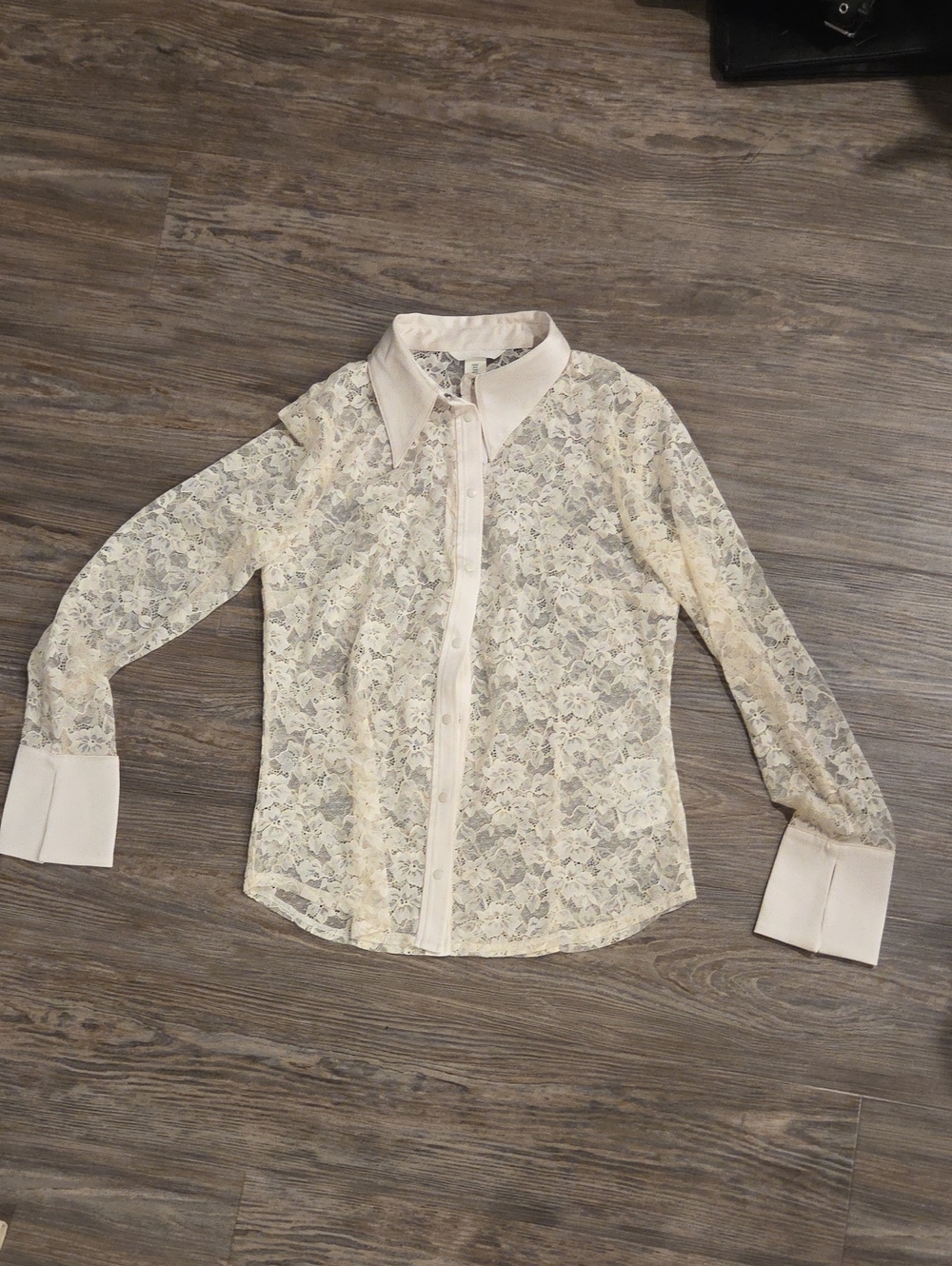 H&M Cream Lace Button-Down Blouse with Contrast Collar and Cuffs